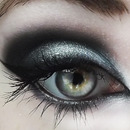 Blue-Toned Silver Smokey Eye