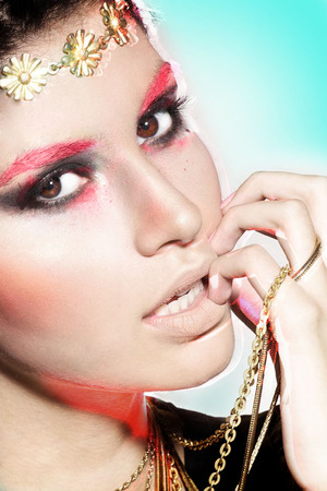Model: Luiza Gomez /Athenea Modelos. 
Makeup: Lina Toro. 
Photo: Mariano Restrepo.

Eyes done using "étui, lipstick is sweetpea´s.