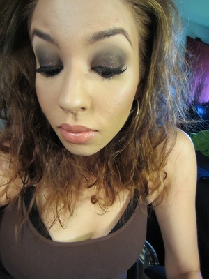 This was a smokey eye I did using my mac shaodws that ive had for years.
Link to video with all products listed int he video or below it:
http://www.youtube.com/watch?v=HqpLjNFM1v8