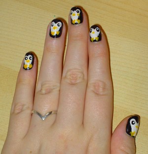 Penguin nails. I followed a tutorial on youtube :)