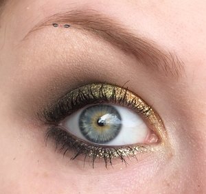 My original makeup look from two years ago has now been revamped :)!
http://www.thaeyeballqueen.com/makeuplooks/saint-patricks-day-pot-o-gold-shimmery-green-copper-makeup-look/