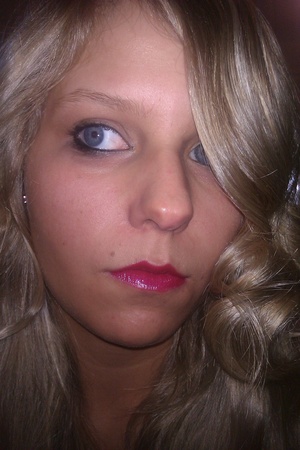 Trying out my Victoria's Secret red lipstick in "Showstopper" with Plumping Lips in "Bare".