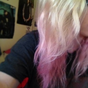 Natural platinum blonde hair with candy floss pink hair. My fave <33