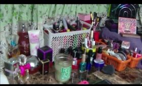 My Mini Makeup Vanity!!!