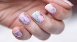 I looove these watercolor nails. So playful!