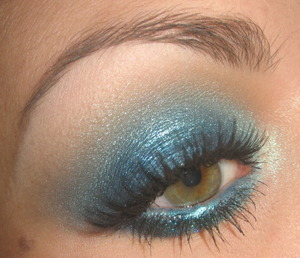 Tutorial for this look here : http://www.youtube.com/watch?v=26QwXdJs8io