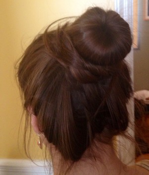 The quick messy sock bun look! I always think that "perfect" up do looks are if you are going out somewhere nice. The messy look for me is great to go out to the mall, work, anywhere! 