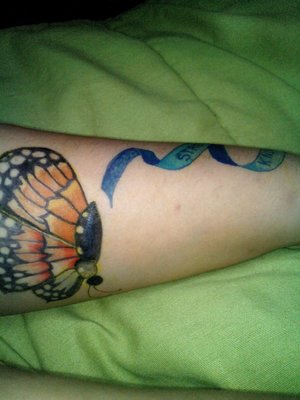Want to make a temporary tattoo? Check the tutorials at dicadatita.blogspot.com