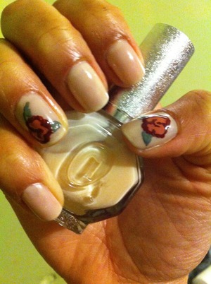 Cute peach nails with rose design.