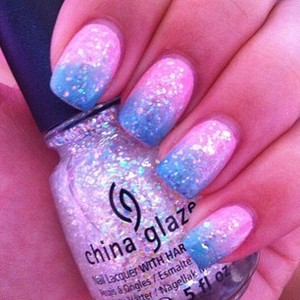 I used OPI Pink Friday, China Glaze Refresh-Mint, and OPI Fly for the gradient with China Glaze Snow Globe on top. 
