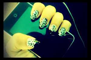Black & white polka dots. Thumb & ring finger  have french tips. 