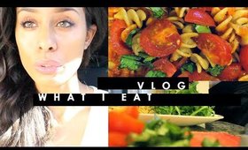 VLOG: WHAT I EAT IN A DAY + ANNOUNCEMENT!
