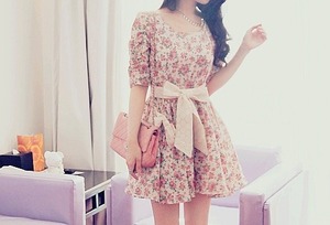 Okay so this is the dress. The dress I wanna wear so bad for the last day of school! Please buy me this, Mum!