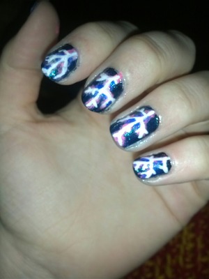 I tried out some lightning nails :) I got the idea from pixiepolish