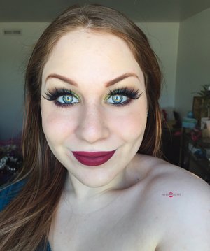 Being festive without all the glitter, can be easy with just the reminiscent colors of red & green!
http://theyeballqueen.blogspot.com/2016/12/holiday-series-wearable-shimmery-green.html