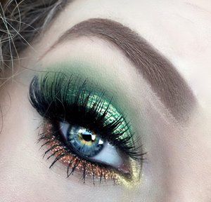 I actually had not a clue it was St.Patty's day today, I thought it was on Friday, so weirdly enough this all worked out well.  It all started yesterday when I received my Glitter Injections pressed glitter in Mermaid lips (the lid shade), literally I was sold ITS SO GORGEOUS. From that point on I just built around it and created a look symmetrical to Saint Patricks Day, weird but it worked ^_^!  Check out my blog post for full in depth details of what was done to achieve this rockin' look: http://theyeballqueen.blogspot.com/2016/03/saint-patricks-day-pot-o-gold-glittery.html