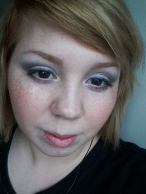 I normally don't do purple shadow, but I kinda dig this. It's light and pretty. :]