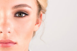 Beauty Basics: How to Apply False Lashes