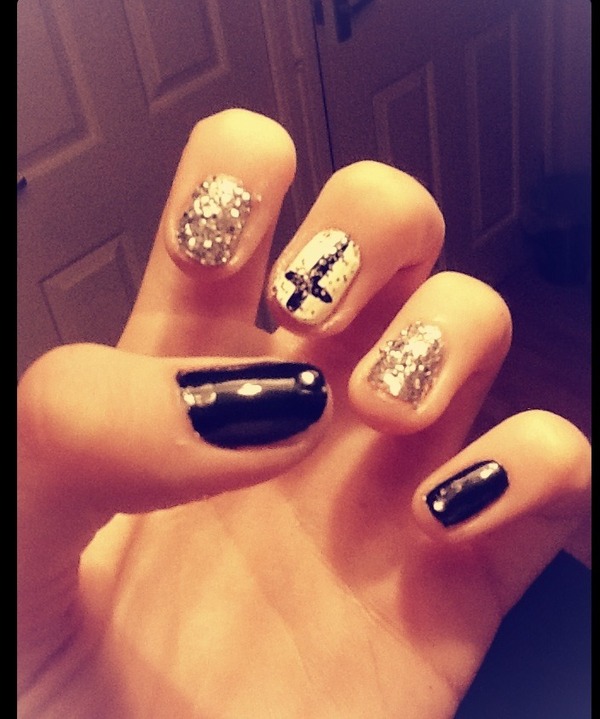 Black and white cross nails