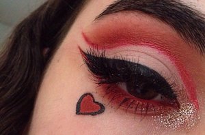 red cut crease inspired by the queen of hearts from Alice in Wonderland 💕

PRODUCTS: 
H&M orange ochre and in the red eyeshadows 
Makeup Revolution Iconic 3 palette
Wet n' Wild liquid eyeliner 