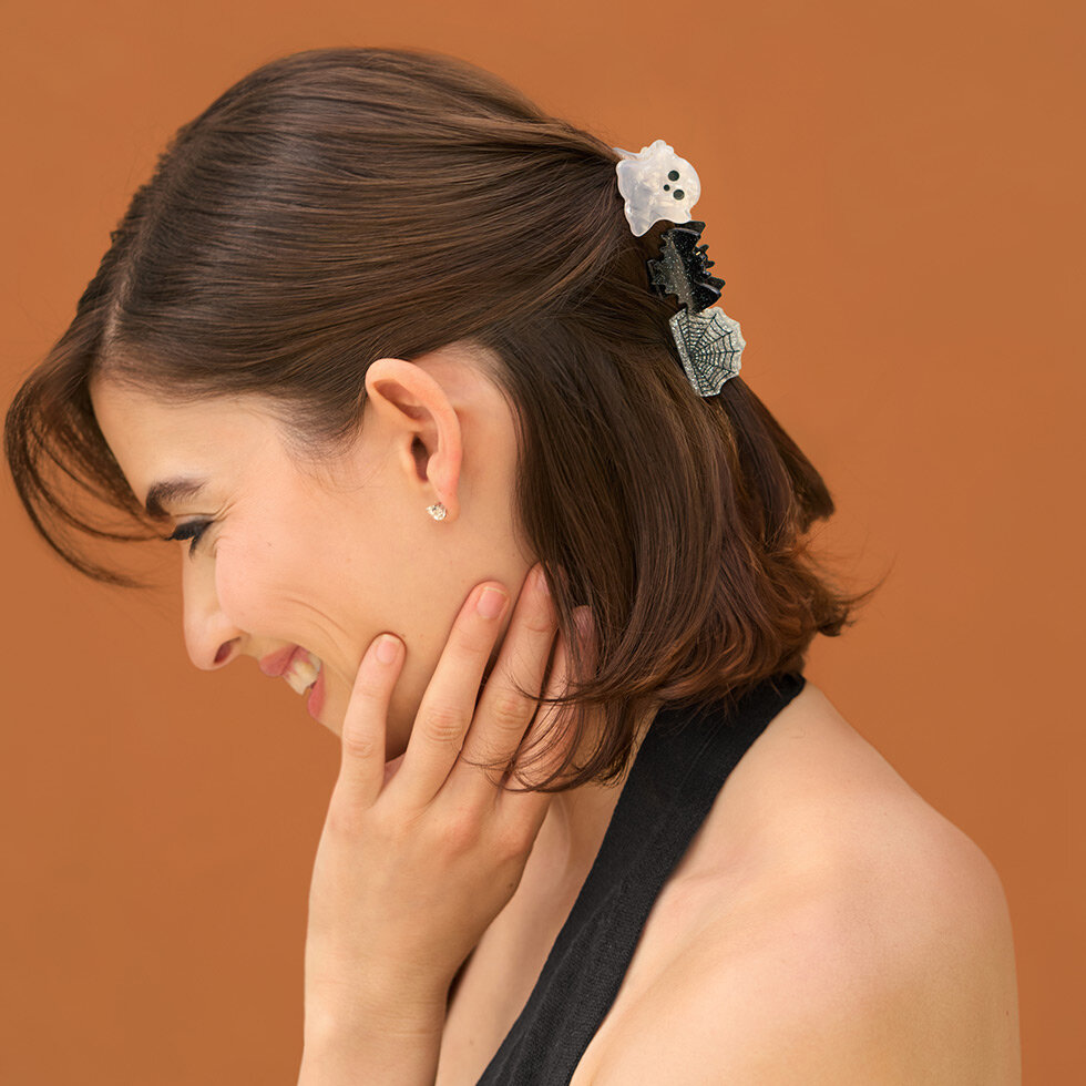 Model wearing Kitsch Mini Claw Clips Halloween 