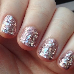 When my nails were shorter. Sometimes I cut them so they can regrow healthy (when they have been peeling or started to break).
Barry M 'Pink Silver Glitter' with H&M 'Prim and Proper' on top!