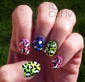 http://www.thelittlecanvas.com/2013/05/crazy-leopard-nails.html