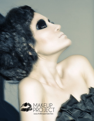 Photo: Fenia Labropoulou
Model: Taryn
Clothes/Styling: Dimitris Strepkos for Celebrity skin
Hair: In Berlin
Makeup: Evi Michailidou

www.makeupproject.eu