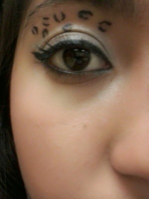 my MOTD. cheetah print, I used silver for the eyeshadow so it could match my clothes. you can use any color though :)