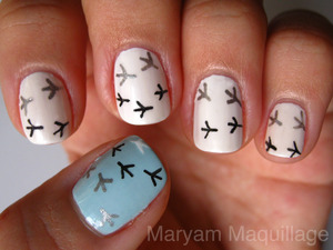 tracks on my snow nails
http://www.maryammaquillage.com/2011/12/tracks-on-my-snow-nails.html