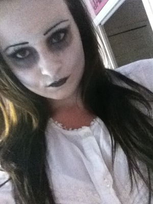 Guess who gets to be the ghost in my little sisters horror movie? 😜