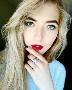My go-to makeup look: the classic red lip <3 