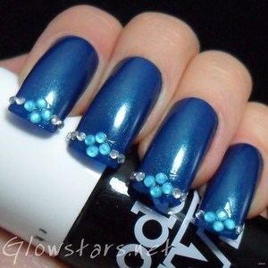 To find out more about this mani please visit http://glowstars.net/lacquer-obsession/2012/10/the-leftover-blue-mani