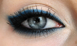 Easy blue/ black eyeliner using the 120 palette!
http://trickmetolife.blogg.se