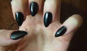 I got my nails done as these black claws for Halloween!