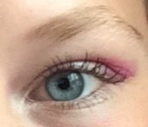 Sheer beige to white on the inner corner to the middle of you eye, with a bright purple on the outer corner. The mascara is better than false lashes extreme