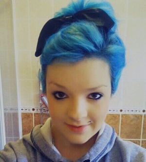 Love the colour of my hair ! Bubblegum blue-Crazy colours <3