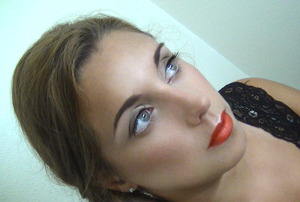 Here is the video tutorial for this look : http://www.youtube.com/watch?v=kuZVLwrenC8
