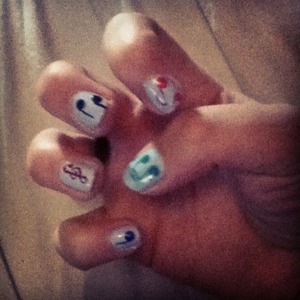 These are my musical notes nails. Whaddya think? :) 