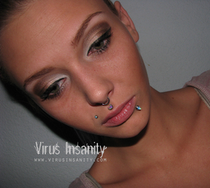 Virus Insanity eyeshadow. From inner to outer corner: Void, Alice, Alcide, Devour. Bottom eyeliner: Devour. Highlight: Void. Lipgloss: Frankenstein Girl.
www.virusinsanity.com
