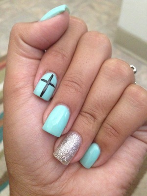 Teal colored nails so amazing ❤