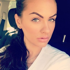 Instagram: @sarahantonucci ❤ 
Mac "myth" on my lips
Brows are Anastasia Beverly Hills 
Too faced "better than sex" mascara 😘
