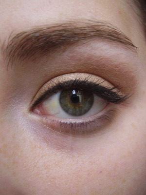 simple gold eyeshadow tutorial