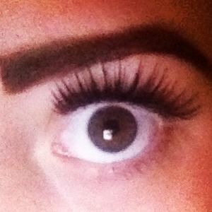 Natural look eyelashes. 