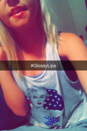Lips are absolutely life! A girl can't go wrong will a little lips gloss or a big bold look!😁   