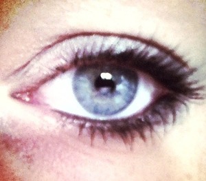 This is my right eye. My left eye has brown on the bottom so you can tell the difference.