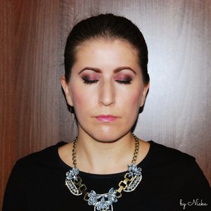 Beautiful, sparkly, burgundy, dark make up look for every festive occasion