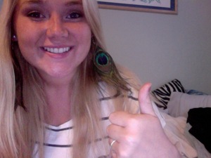 my awesome new peacock earrings i got from a boutique in south carolina !
leave a photo reply of your favorite feathers! <3