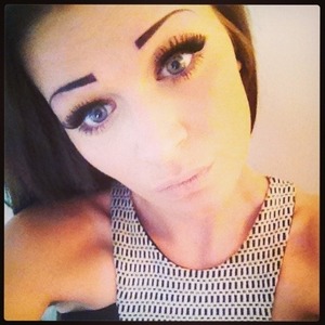 Daily look, big and beautiful lashes with subtle tones. 