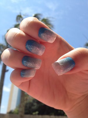 Nails inspired by the ocean. 